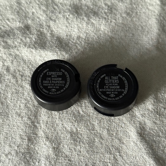 New Set MAC Eyeshadows - Picture 2 of 2